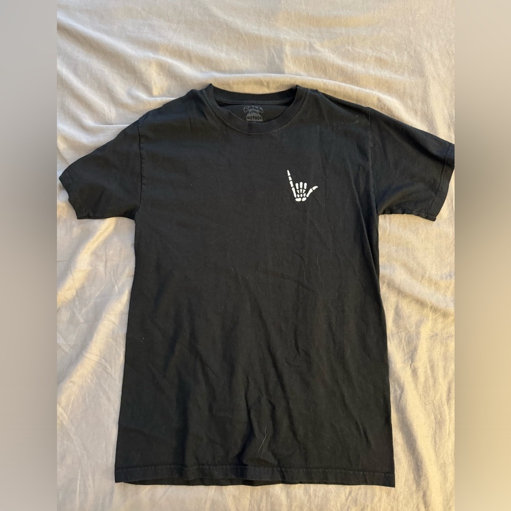 black graphic shirt size medium